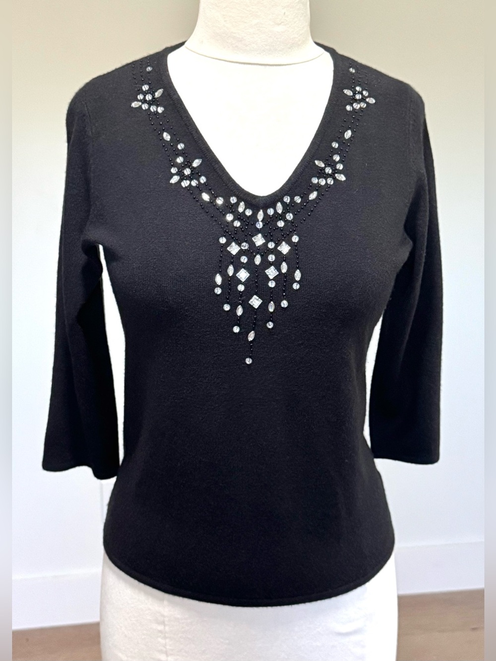 Designers Originals S Black Beaded V-Neck Sweater Luxelon Soft Knit Evening